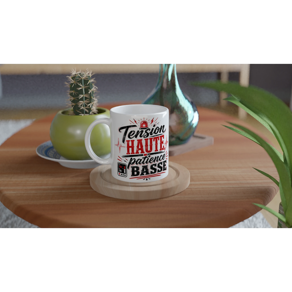 Mug en céramique blanc sur base, impression « Tension HAUTE patience BASSE ».