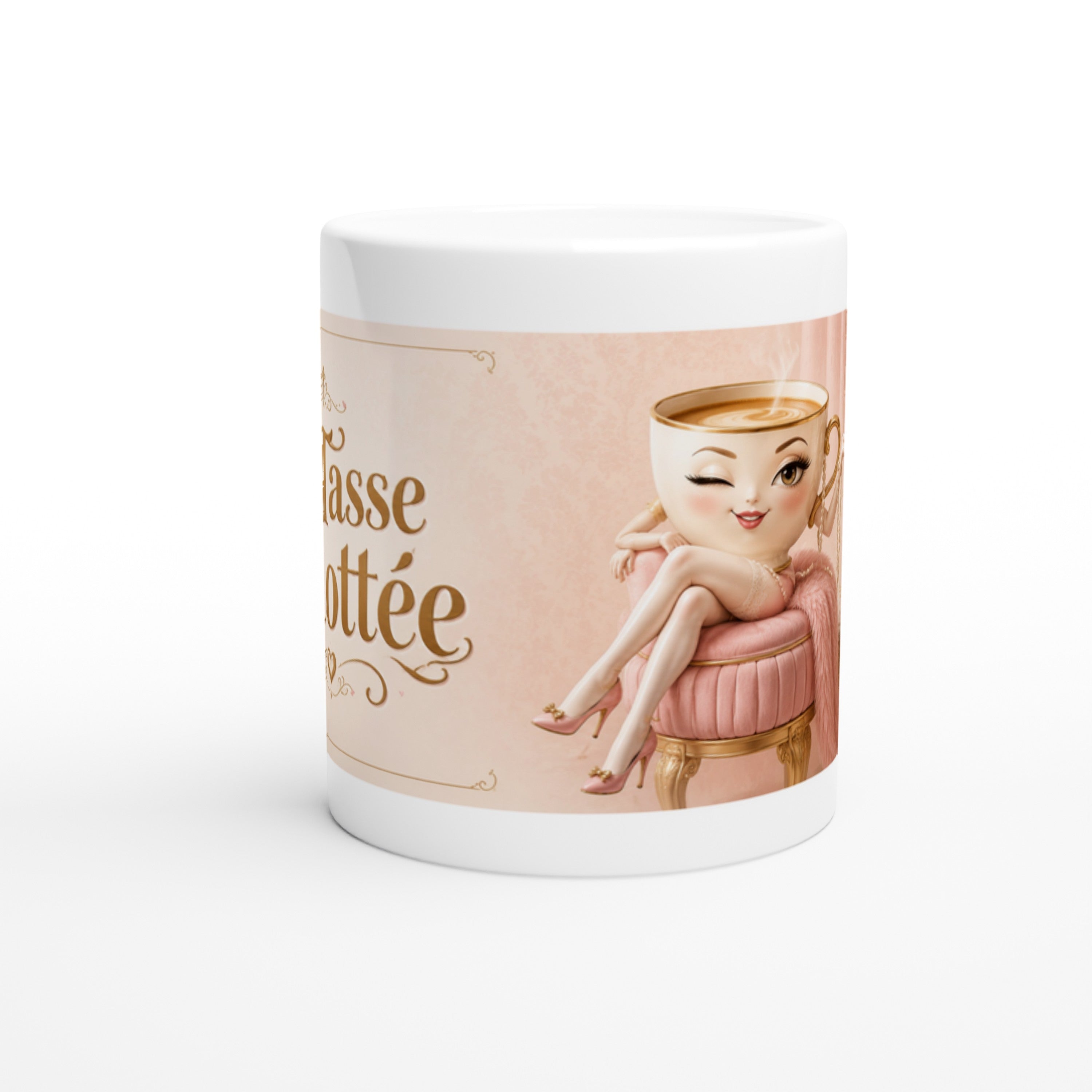 Mug blanc avec illustration de femme et motif doré « La Tasse Culottée ».
