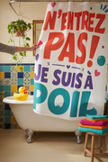 Rideau de douche blanc avec inscription humoristique N’ENTREZ PAS ! JE SUIS À POIL.