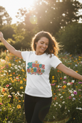 T-shirt blanc en coton avec grand motif « Maman Solo » coloré sur la poitrine.