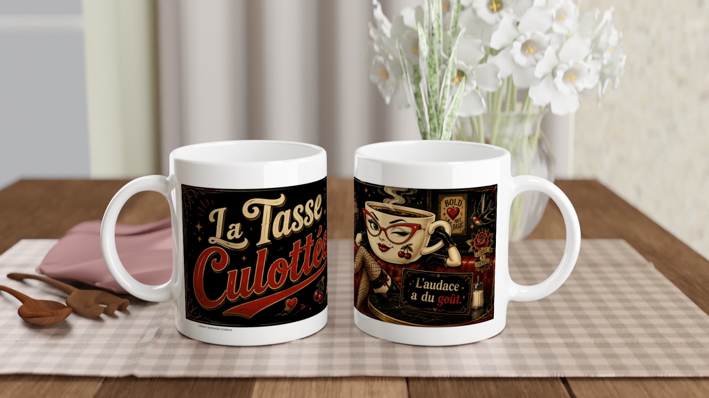 Paire de mugs en céramique blancs, imprimé « La Tasse Culottée ».